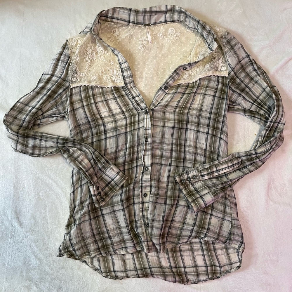 Free People flannel with lace detail. Size small.
